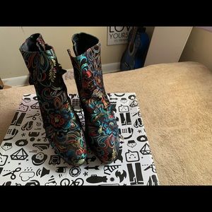 Cute floral boots✨✨✨